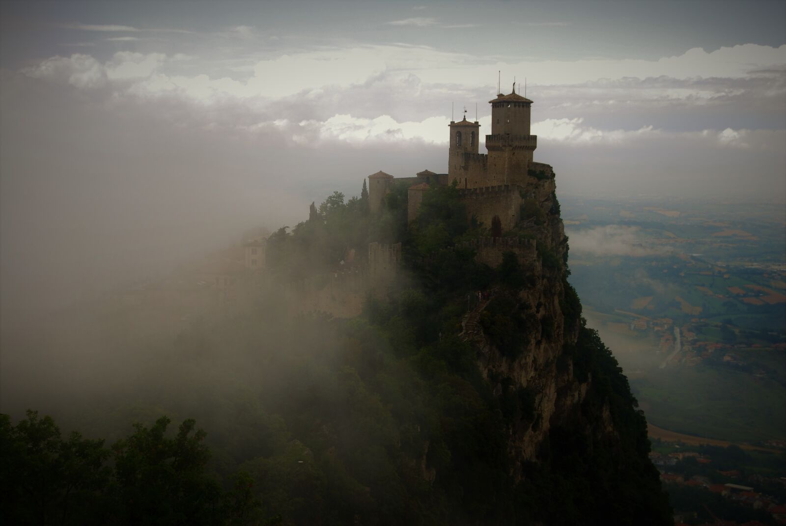 Nikon D40X sample photo. Castle, clouds, sky photography