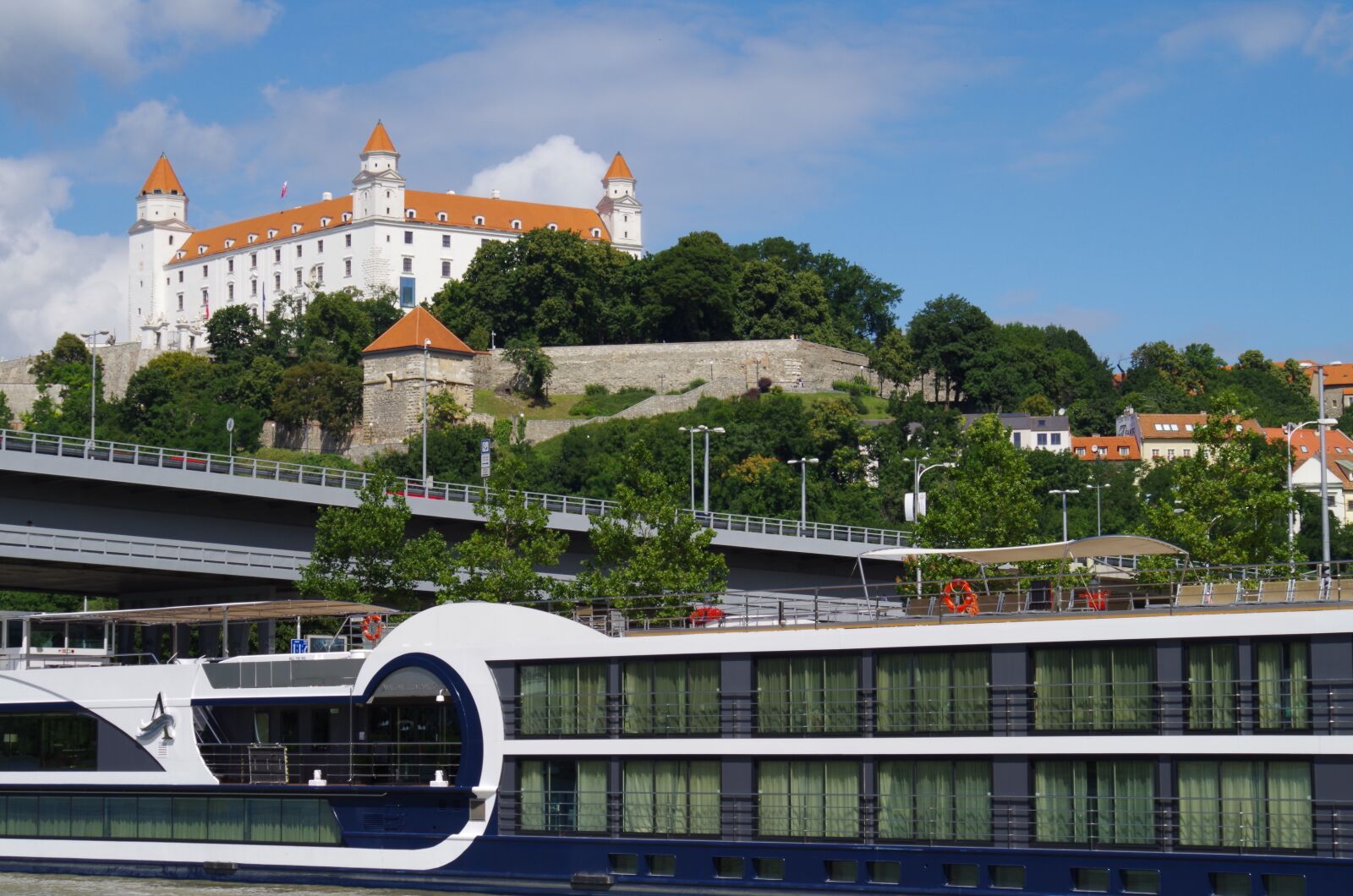 Pentax K-500 sample photo. Bratislava, slovakia, castle photography