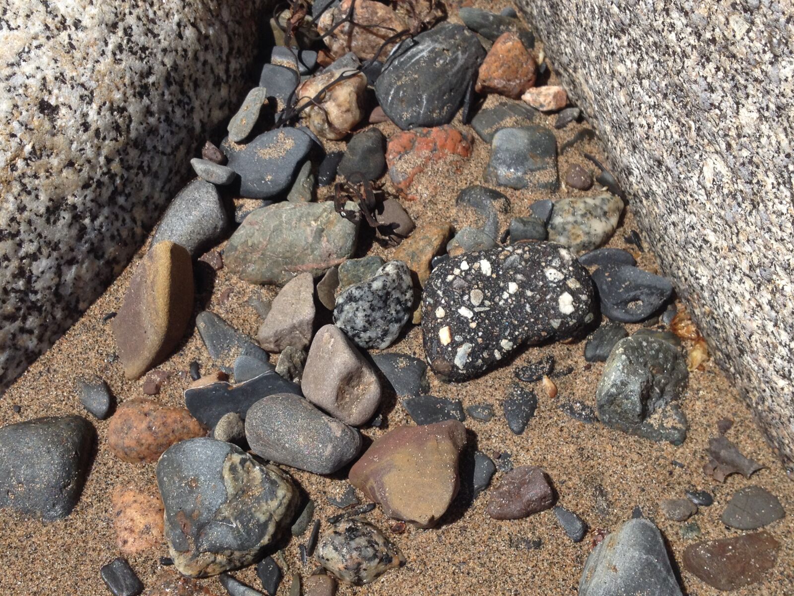 iPhone 4S back camera 4.28mm f/2.4 sample photo. Beach, coast, ocean, rocks photography