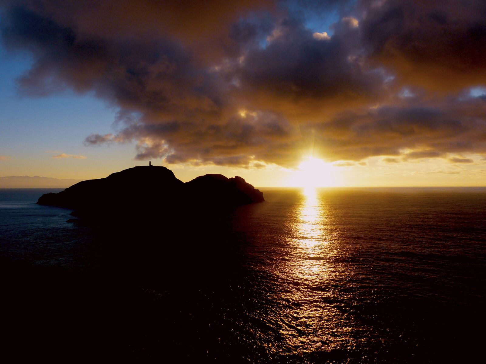 Panasonic Lumix DMC-FZ150 sample photo. Portosanto, sunset, sea lighthouse photography