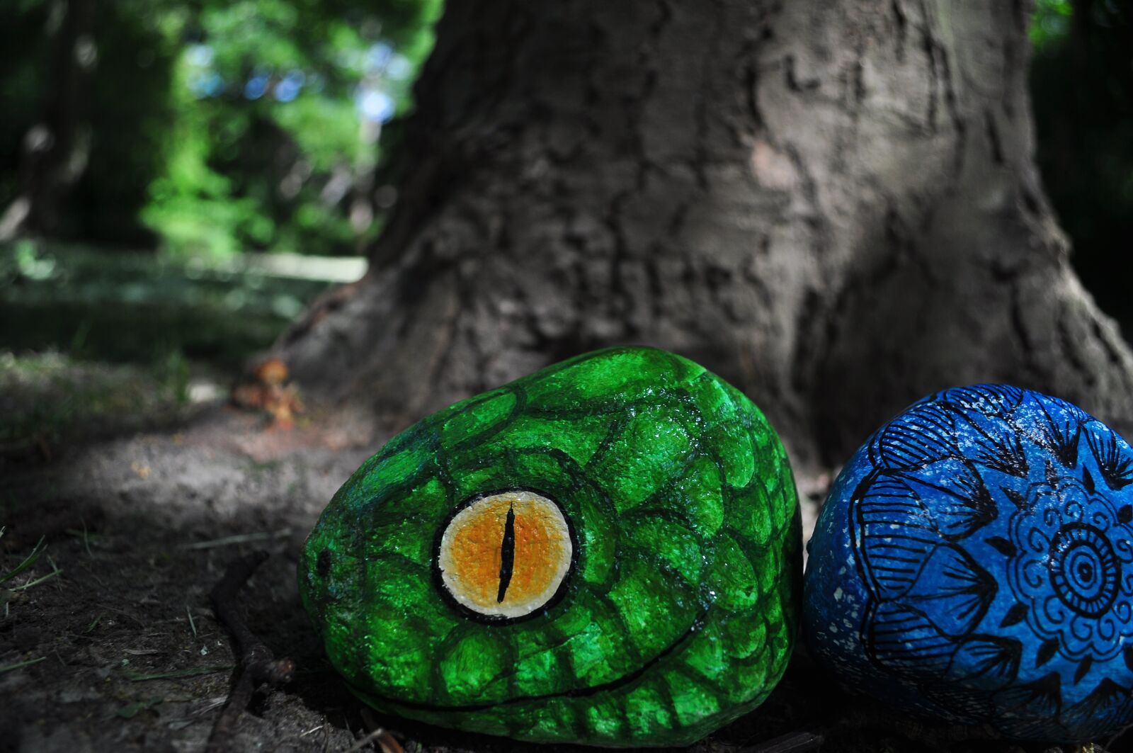 Nikon D90 sample photo. Paint, stone, blue photography