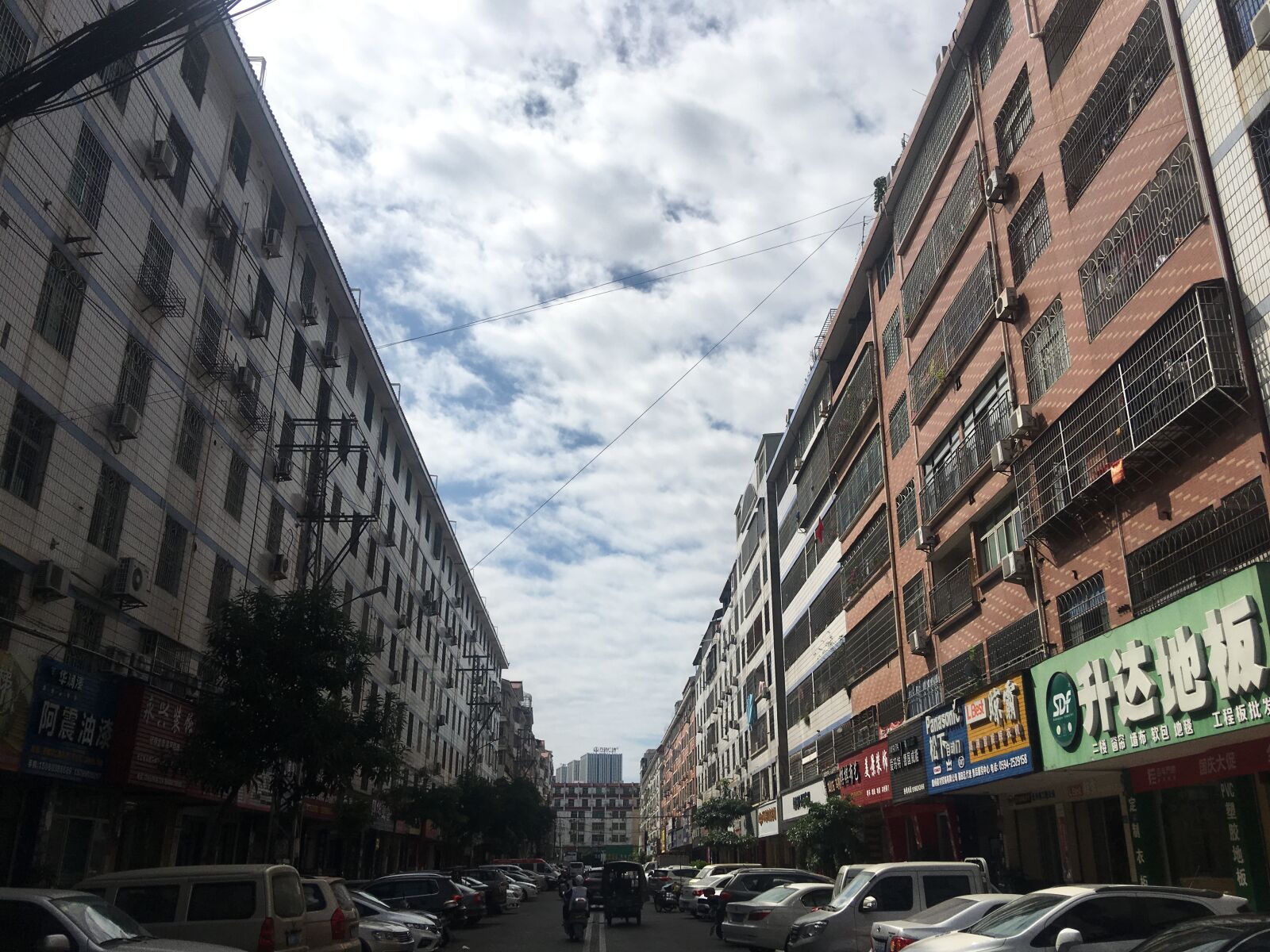 iPhone 6s Plus back camera 4.15mm f/2.2 sample photo. Street, cloud, sky photography