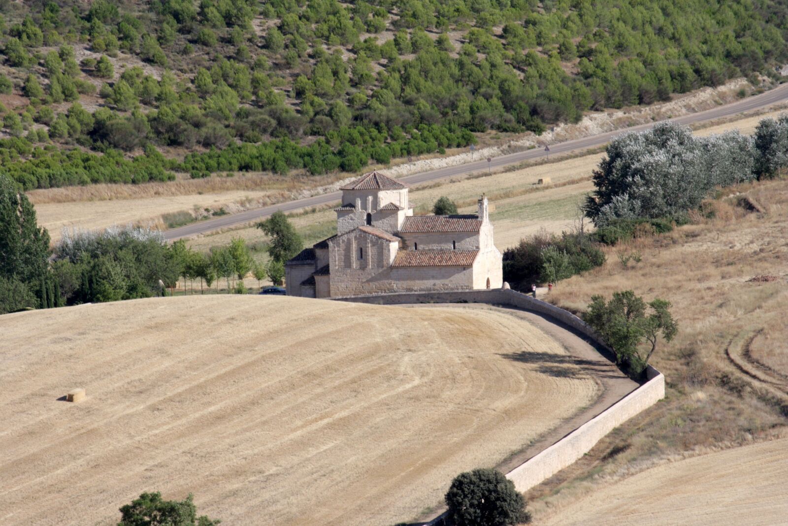 Canon EOS 1000D (EOS Digital Rebel XS / EOS Kiss F) sample photo. Hermitage, fields, spain photography