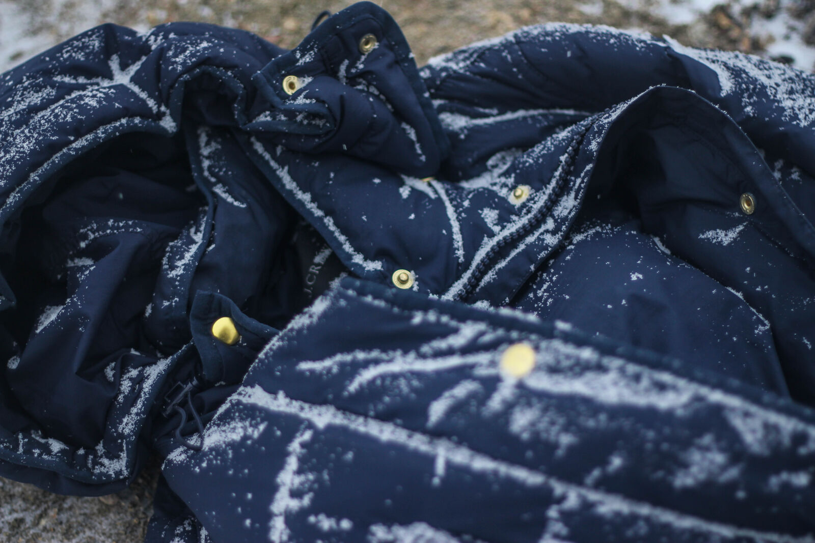 Canon EOS 550D (EOS Rebel T2i / EOS Kiss X4) sample photo. Blue, clothing, cold, colors photography