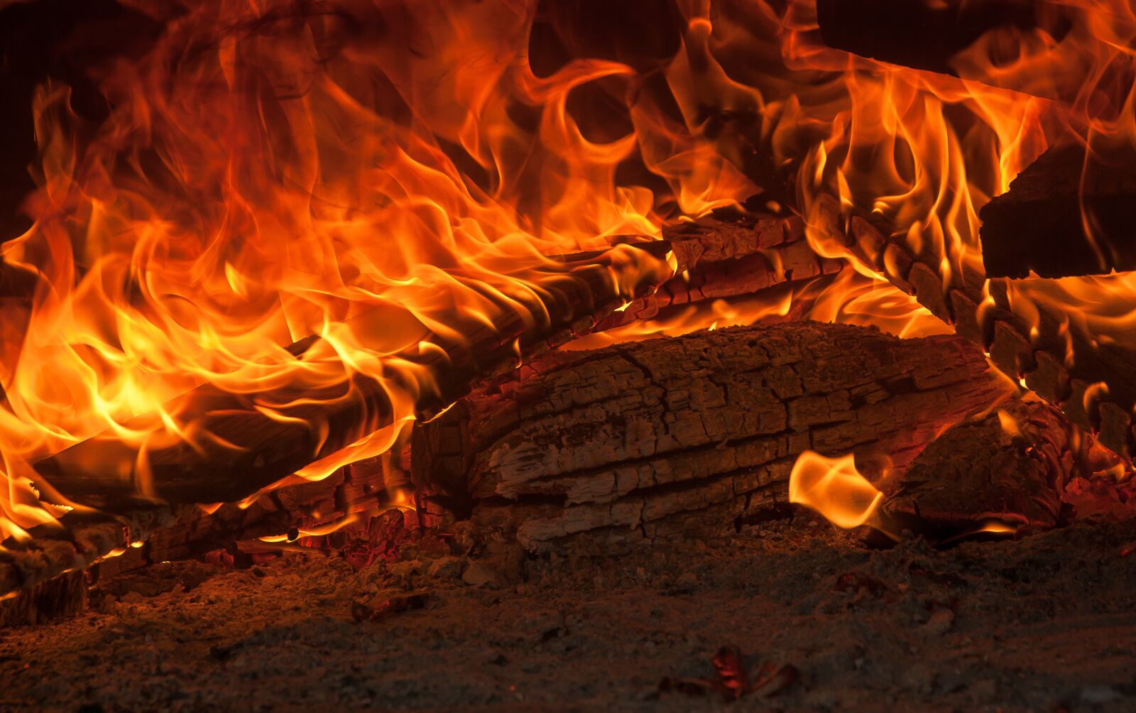 Pentax K10D sample photo. Fire, flames, fireplace photography