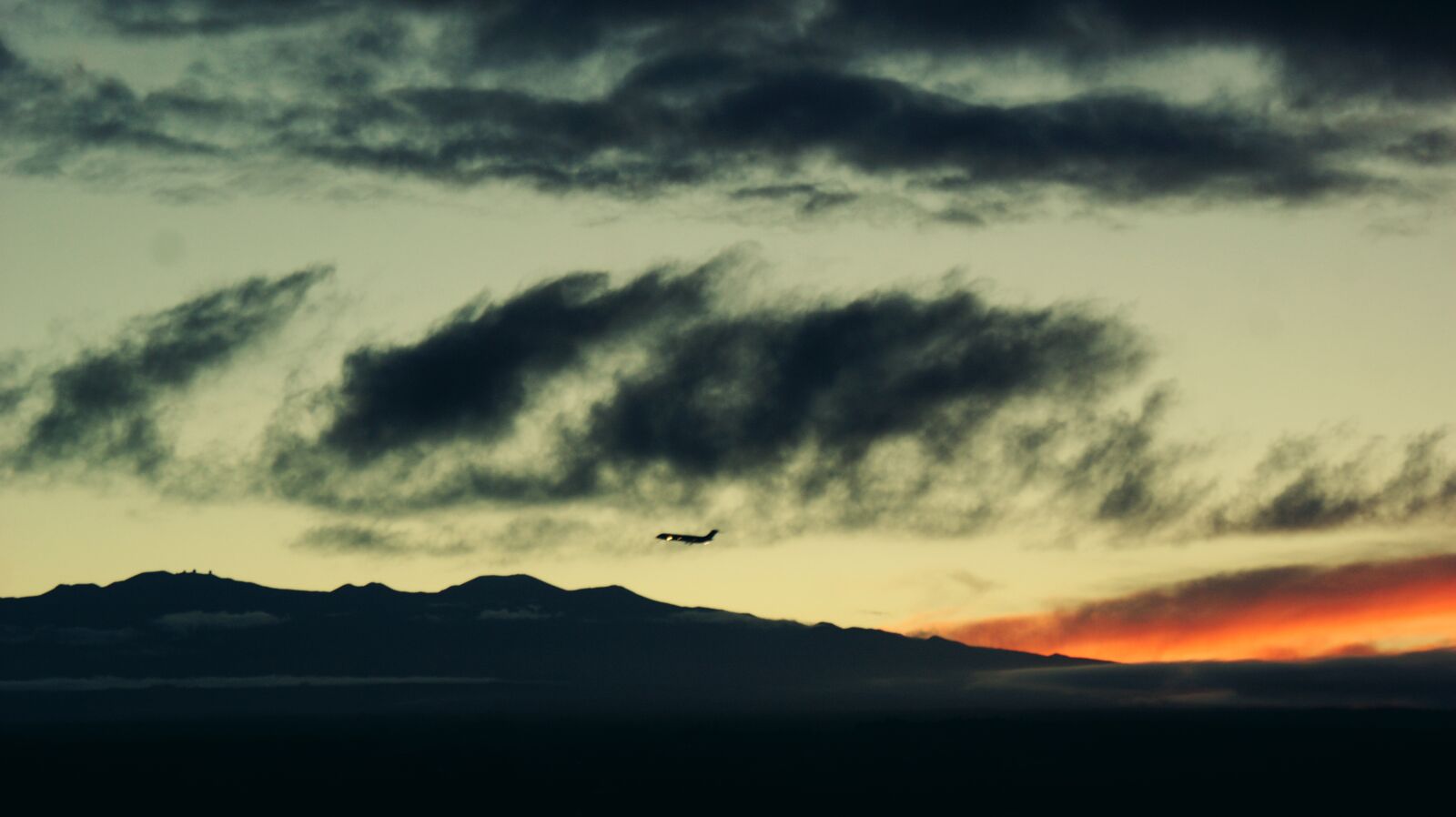 Sony Alpha DSLR-A350 sample photo. Airplane, sunset, sky photography