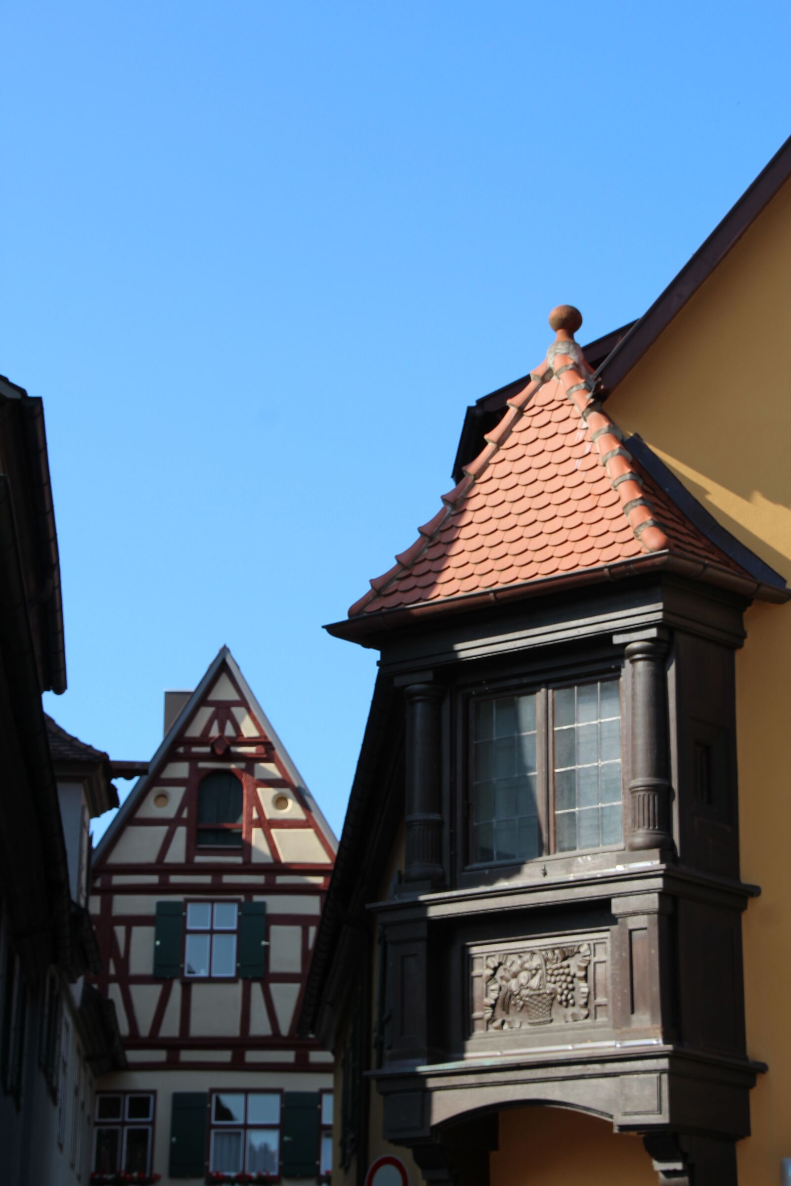 Canon EOS 1200D (EOS Rebel T5 / EOS Kiss X70 / EOS Hi) sample photo. Fachwerkhaus, dinosaur, dormer photography