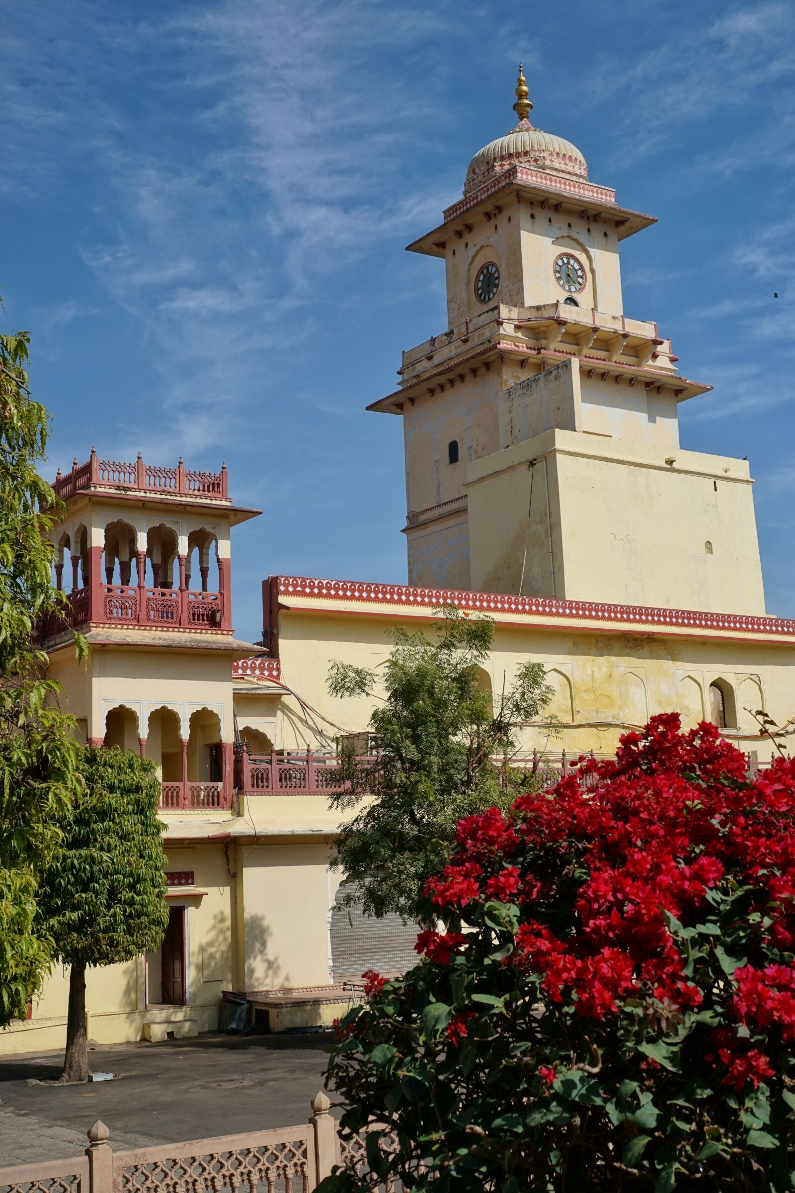 Sony a6000 + Sony E 18-55mm F3.5-5.6 OSS sample photo. City palace, jaipur, india photography