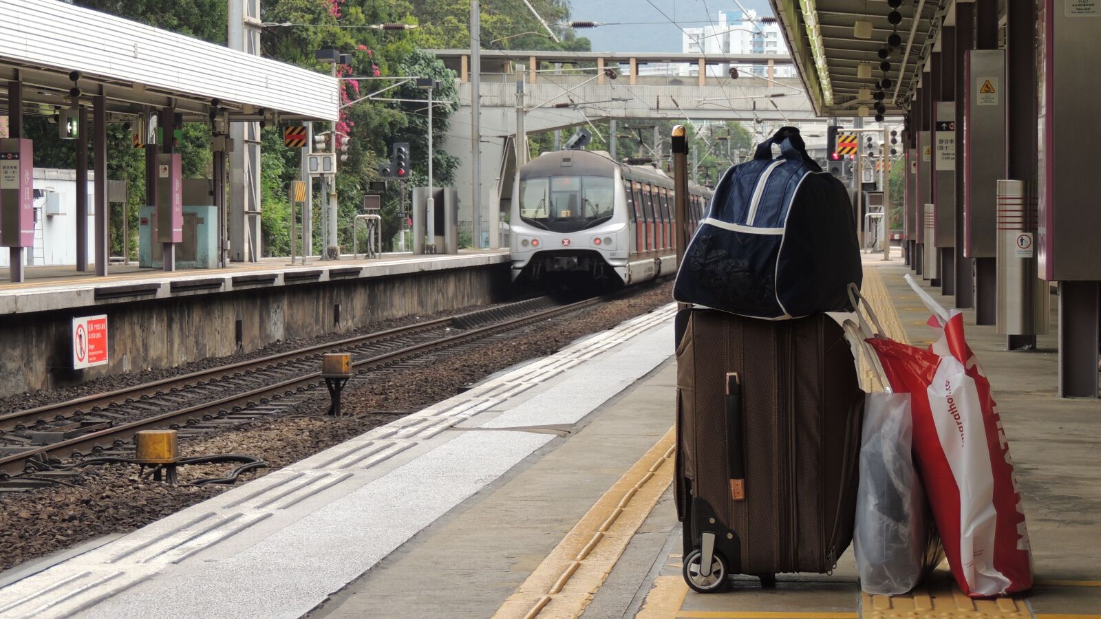 Nikon Coolpix P510 sample photo. Hongkong, train, city photography