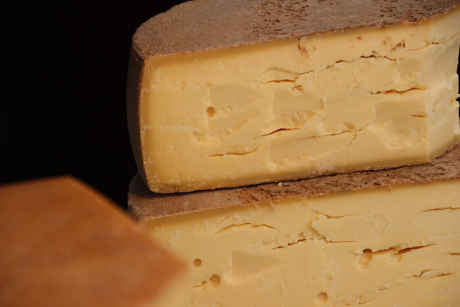 Canon EOS 600D (Rebel EOS T3i / EOS Kiss X5) sample photo. Cheese, cheese loaf, market photography