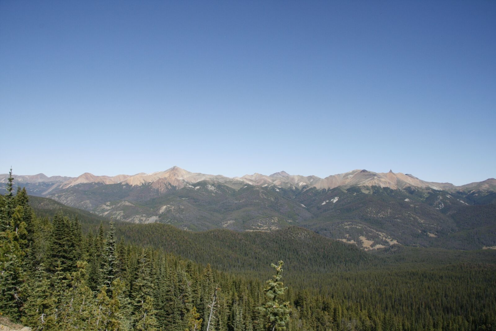 Canon EOS 400D (EOS Digital Rebel XTi / EOS Kiss Digital X) sample photo. Chilcotin mountains, canada, distant photography