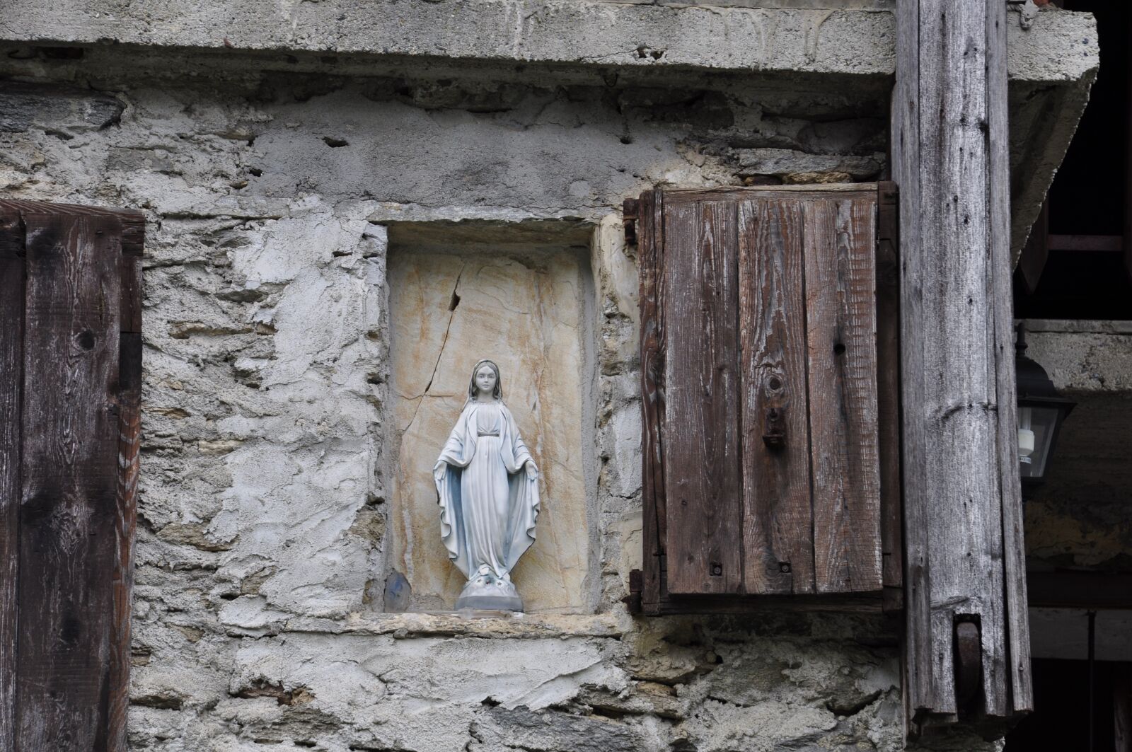 Nikon D5000 sample photo. Madonna, faith, niche photography