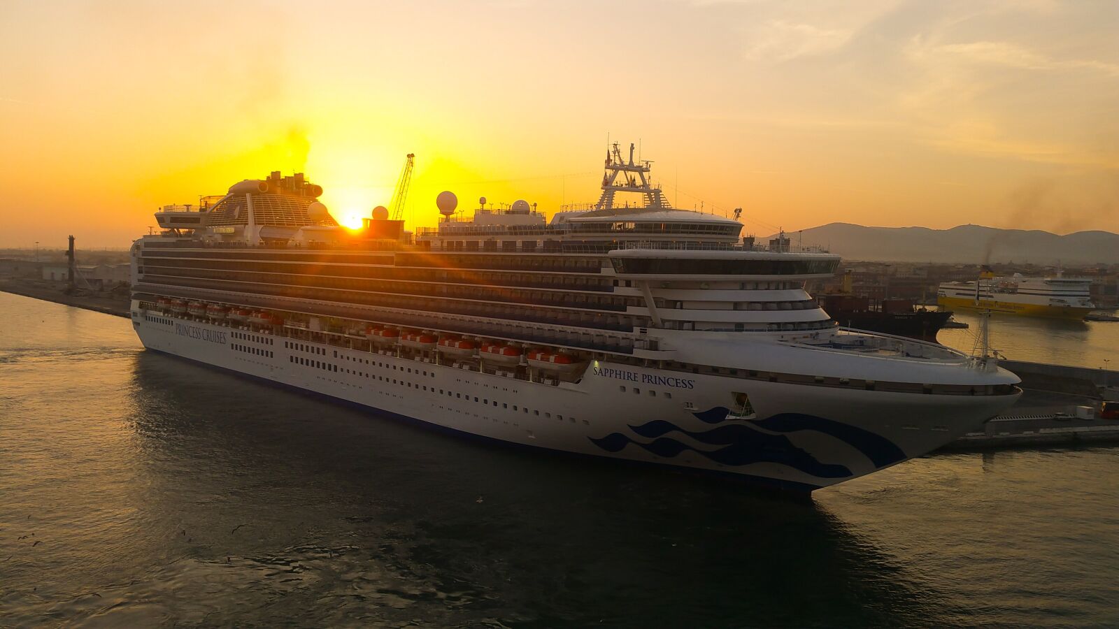 Samsung Galaxy Note4 sample photo. Cruise ship, ship, cruise photography