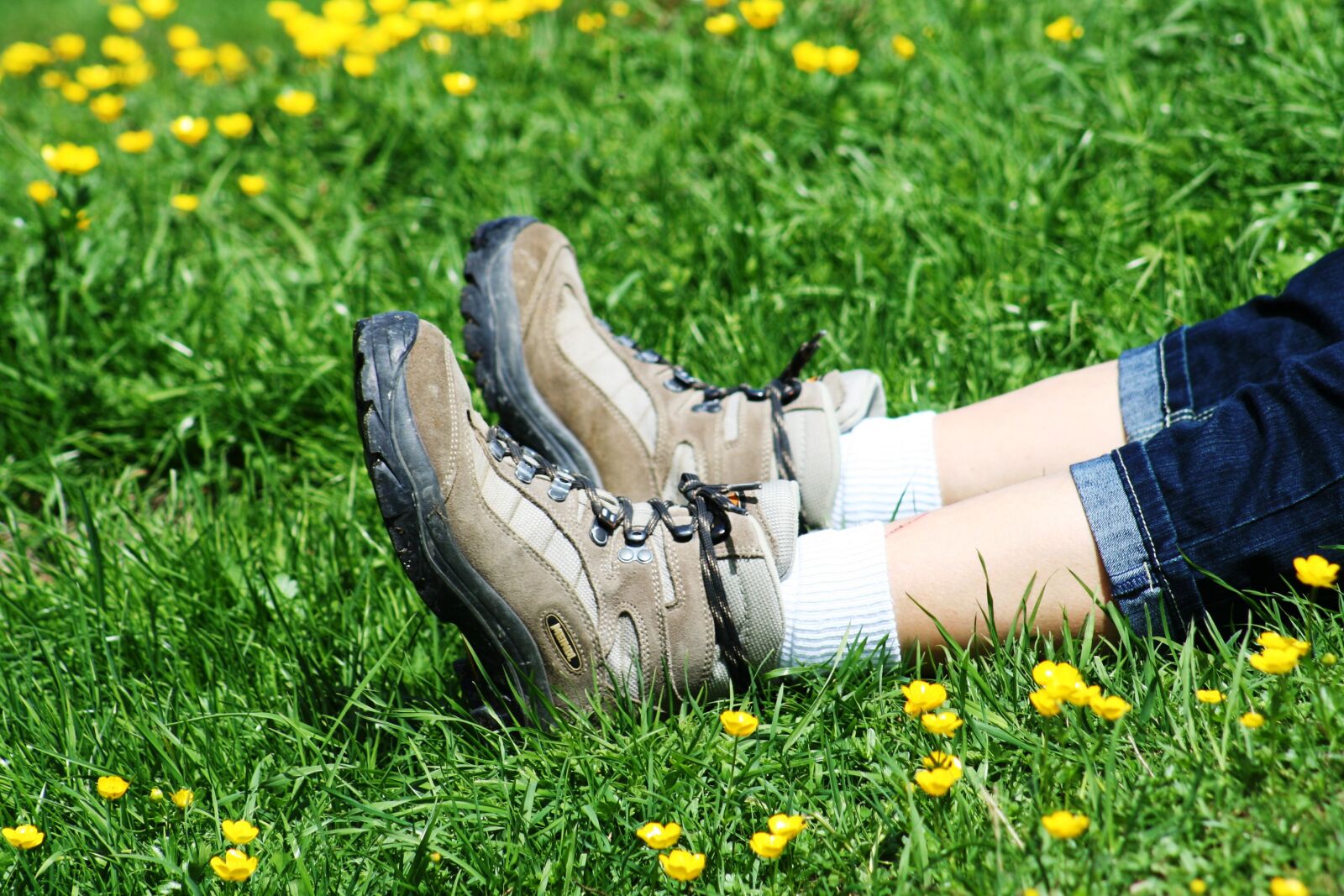 Canon EOS 350D (EOS Digital Rebel XT / EOS Kiss Digital N) sample photo. Meadow, alm, shoes photography