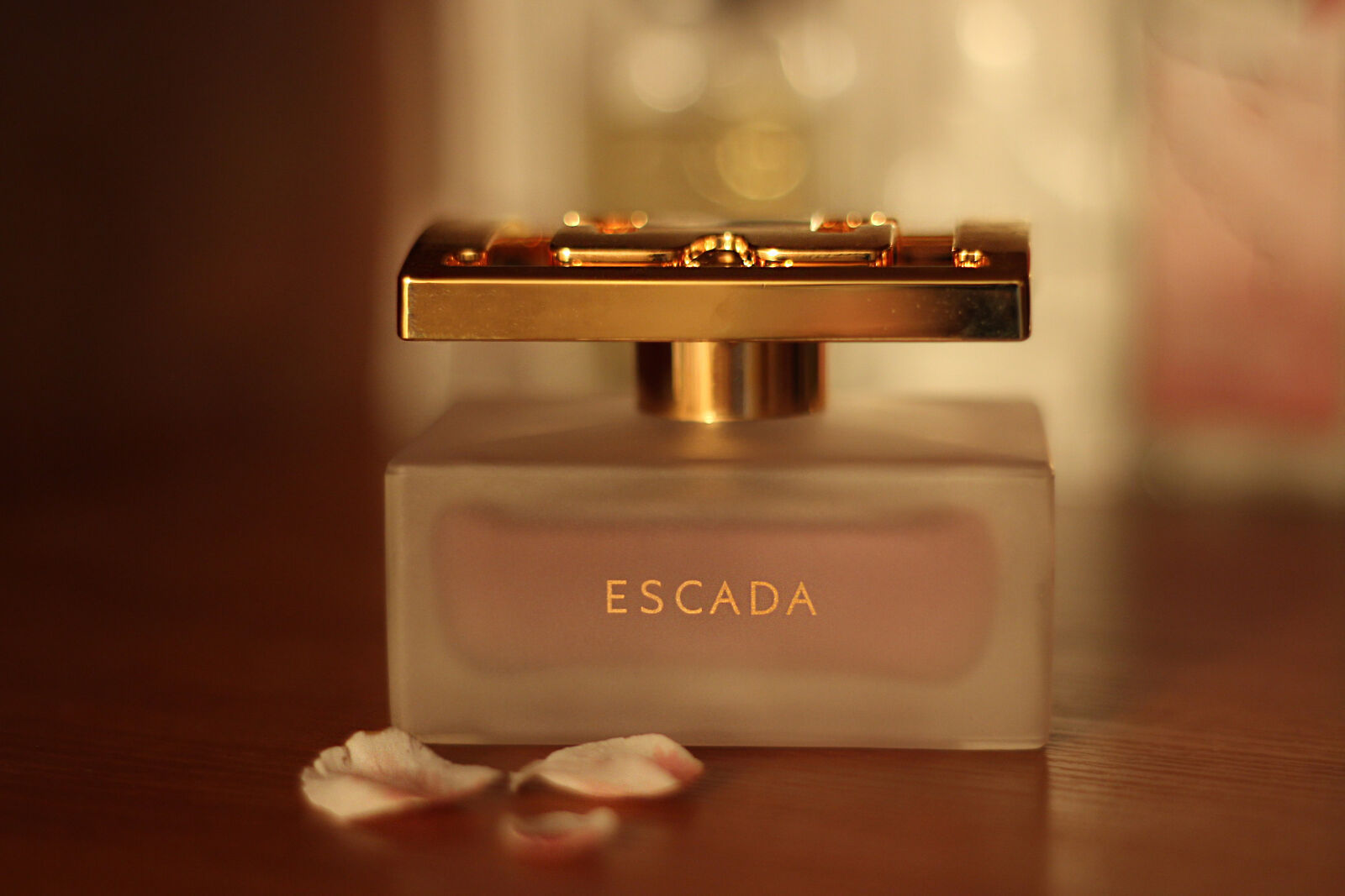 Canon EF 50mm F1.8 II sample photo. Escada, perfume, bottle, on photography