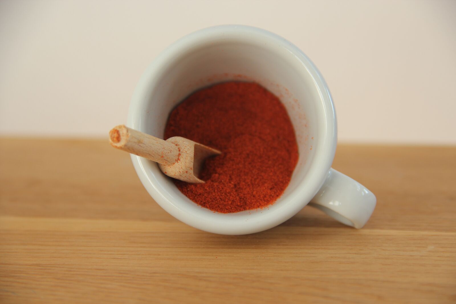 Canon EOS 550D (EOS Rebel T2i / EOS Kiss X4) sample photo. Powder, red, paprika photography