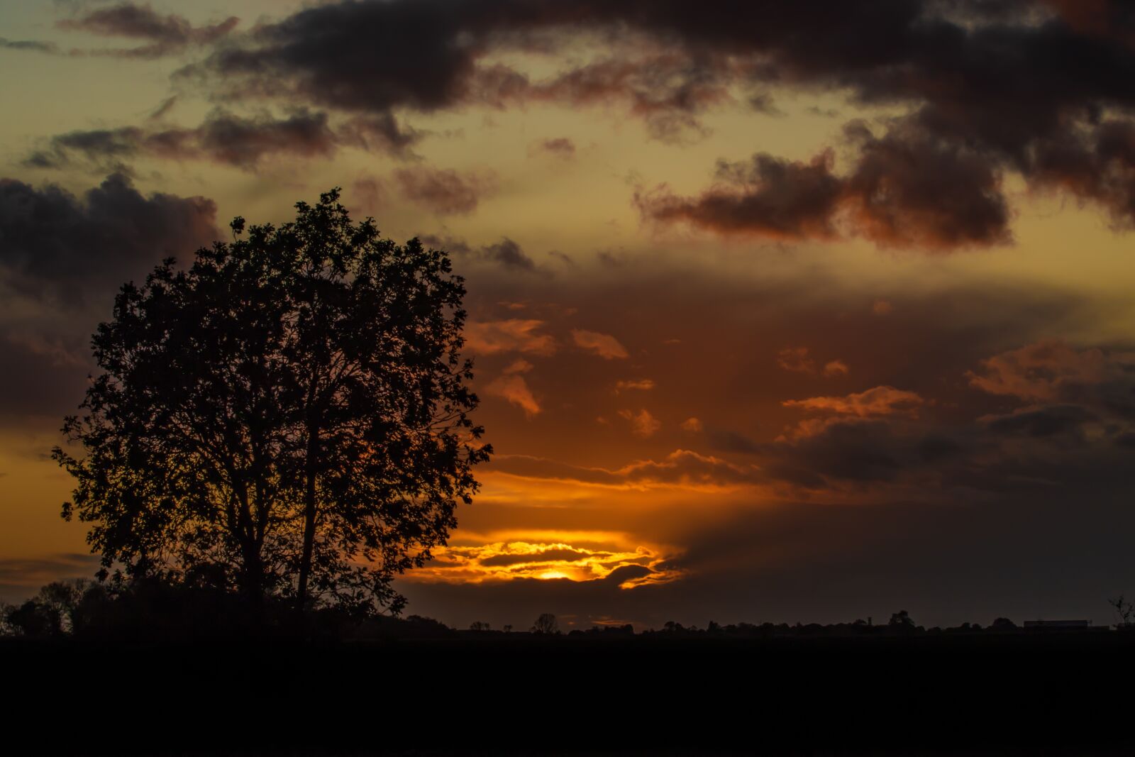 Canon EOS 7D Mark II + Canon EF 70-200mm F4L USM sample photo. Sunset, storm clouds, storm photography