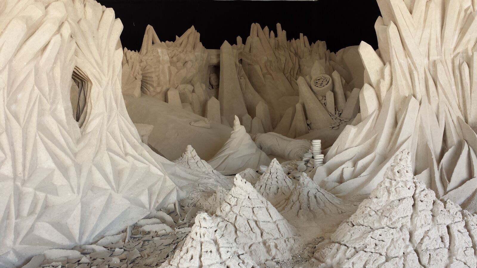 Samsung Galaxy S4 sample photo. Sand, art, mountains photography
