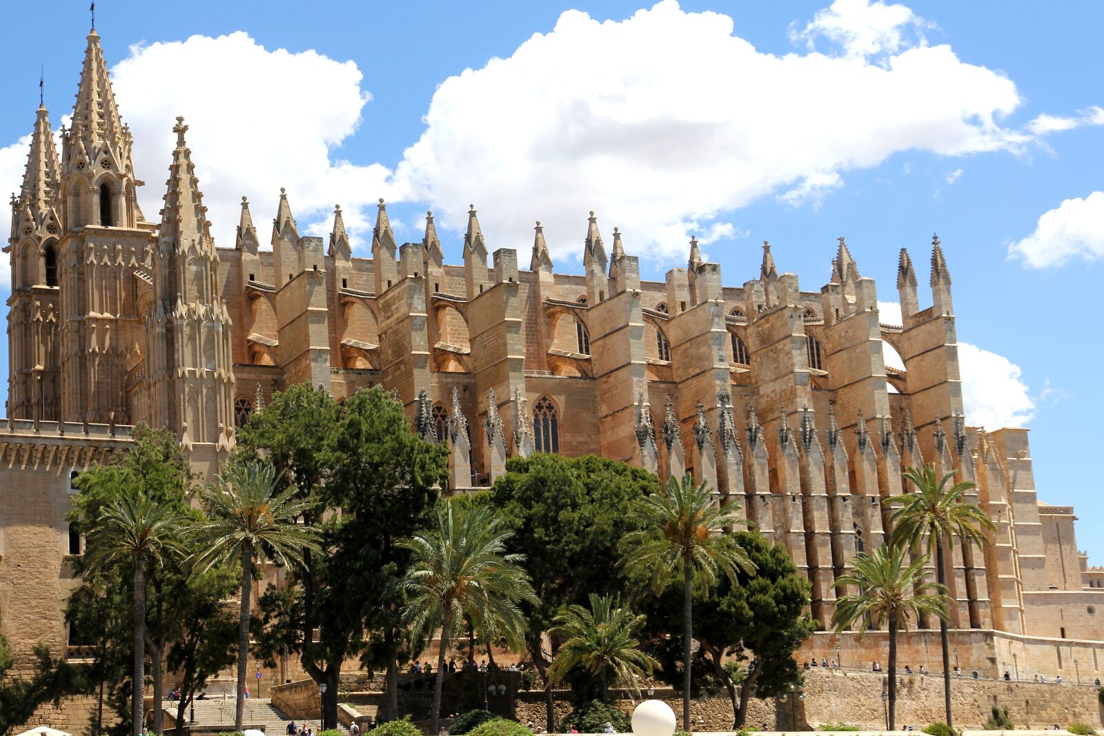Canon EOS 60D + Canon EF-S 15-85mm F3.5-5.6 IS USM sample photo. Spain, palma, cathedral photography