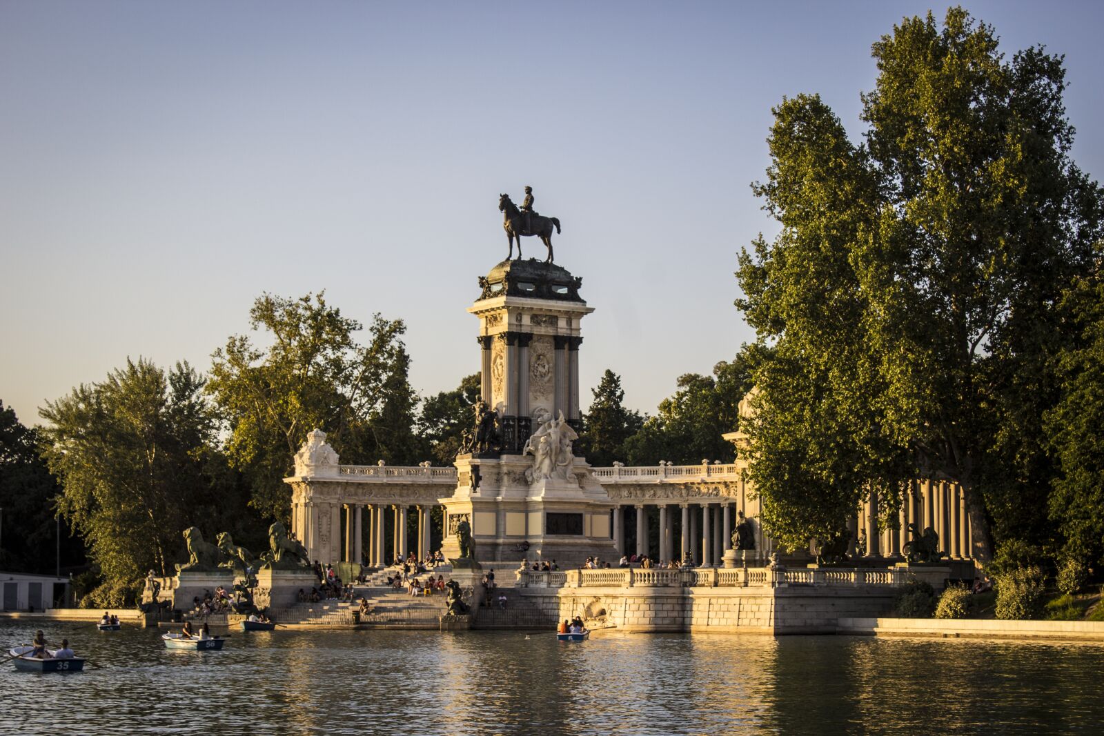 Canon EOS 1200D (EOS Rebel T5 / EOS Kiss X70 / EOS Hi) sample photo. Parque del retiro, madrid photography