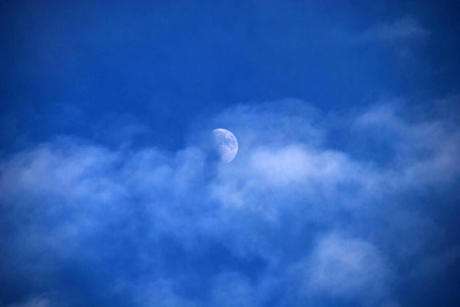 Nikon D40X sample photo. Moon, sky, blue photography