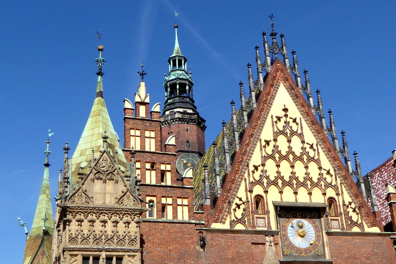 Panasonic DMC-TZ71 sample photo. Wroclaw, town hall, facade photography