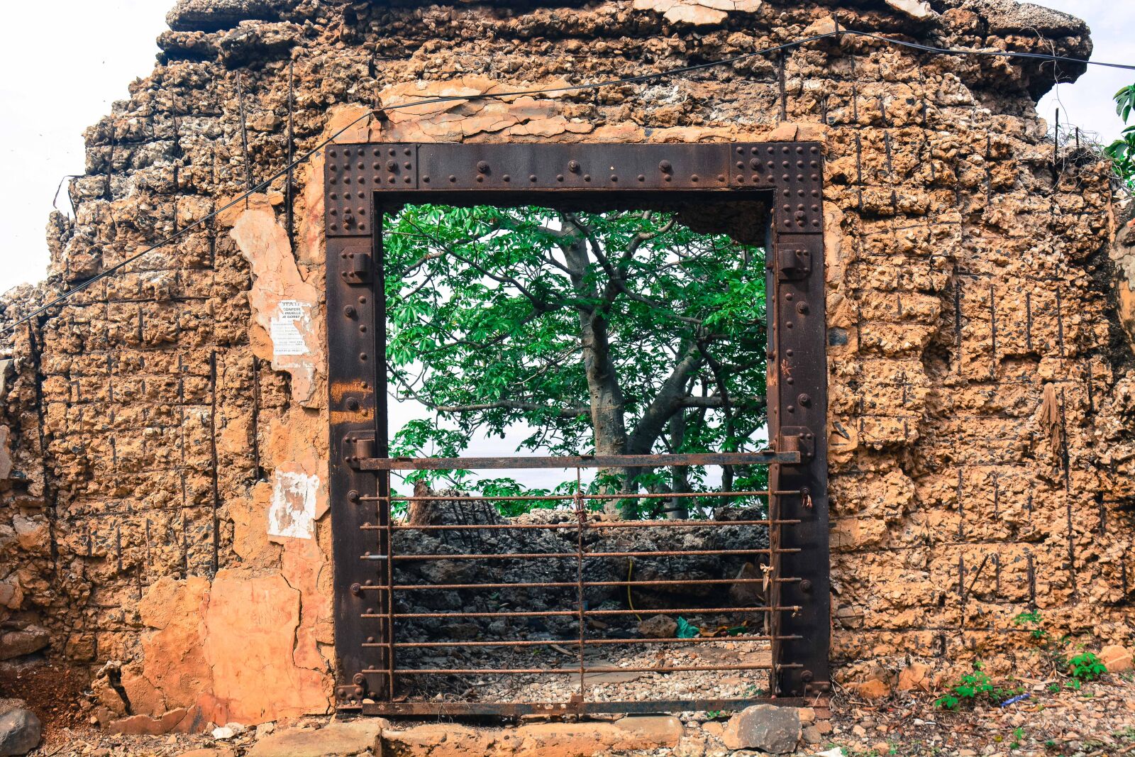 Nikon D5200 sample photo. Door, iron, outdoor, rust photography
