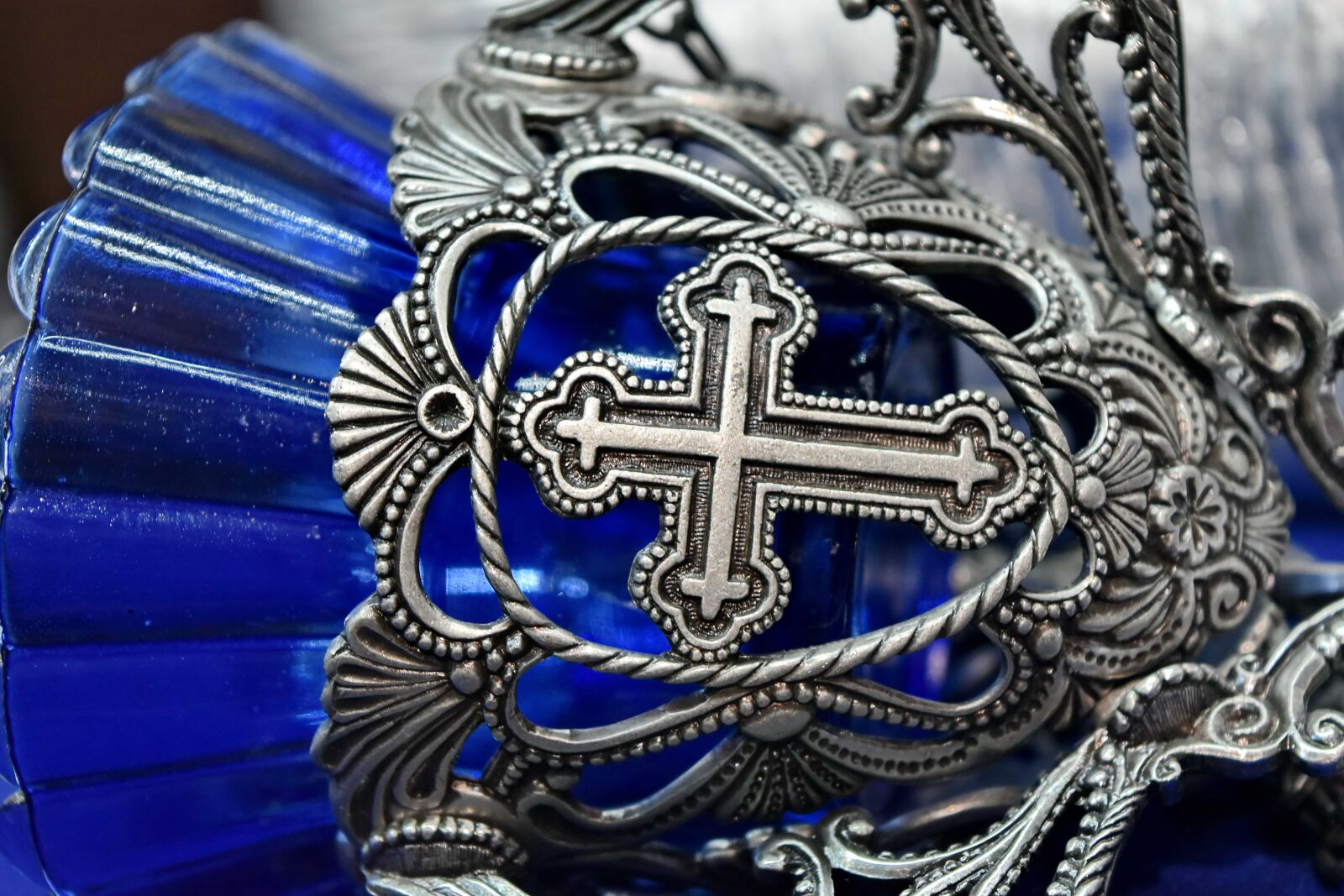 Nikon D5500 sample photo. Christianity, cross, silver, decoration photography