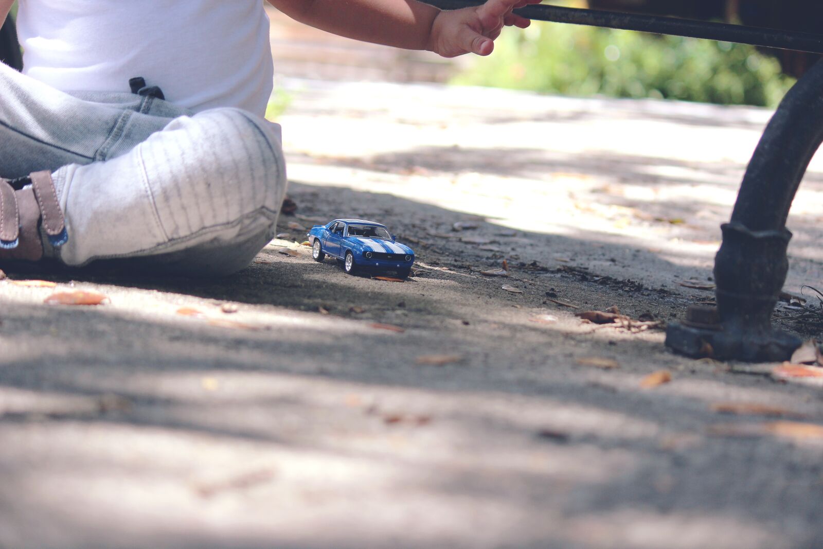 Canon EOS 600D (Rebel EOS T3i / EOS Kiss X5) sample photo. Car, toy, childhood photography
