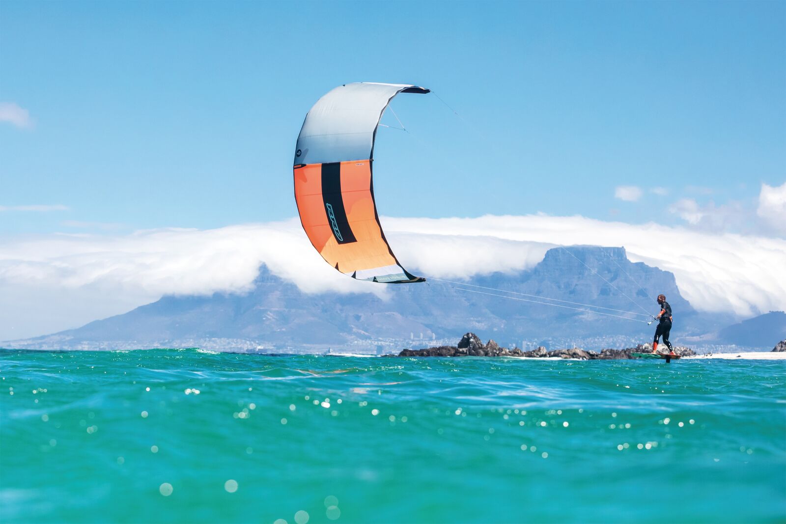 Canon EOS 5D Mark IV sample photo. Kite surfing, kitesurfing, sea photography