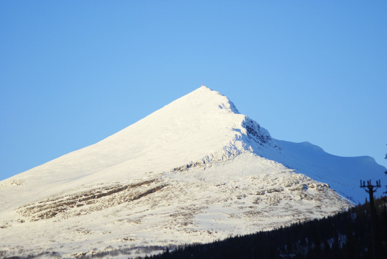 Nikon D3000 sample photo. Fully equipped kitchen, mountain photography