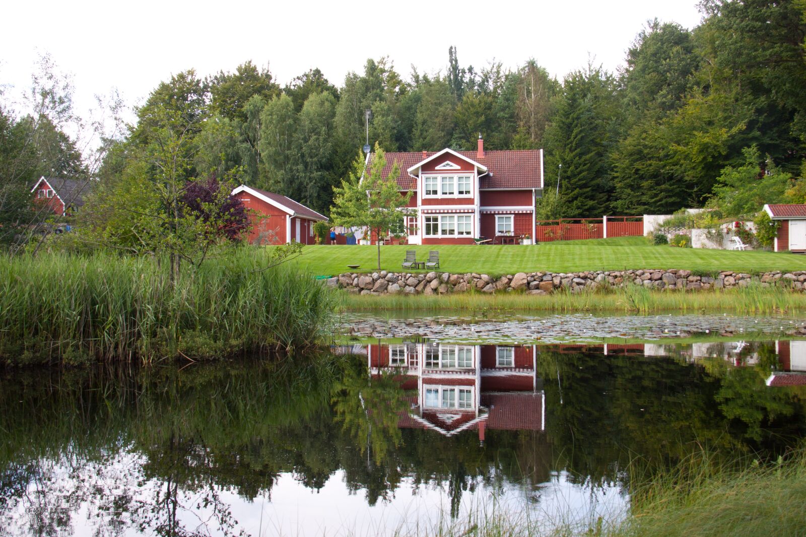 Canon EOS 50D sample photo. Woods, lake, house photography