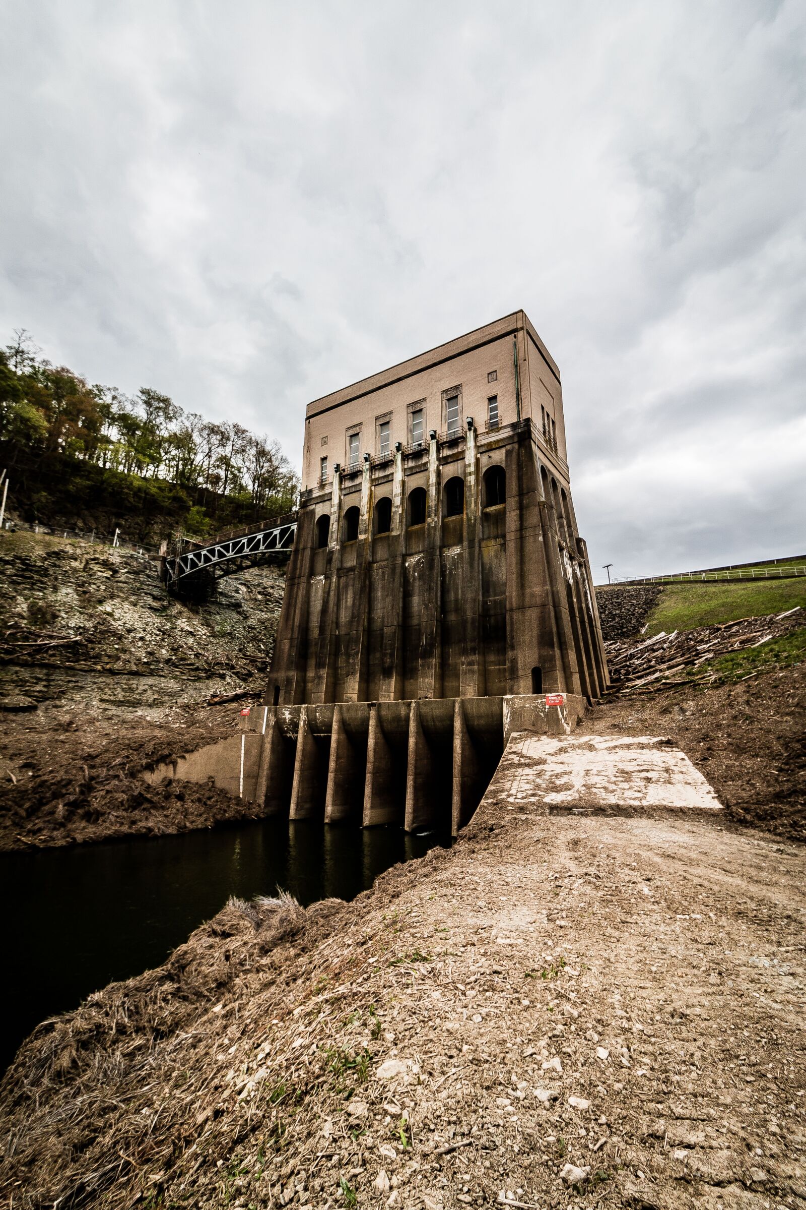 Canon EOS 70D + Canon EF-S 10-18mm F4.5–5.6 IS STM sample photo. Dam, structure, engineering photography