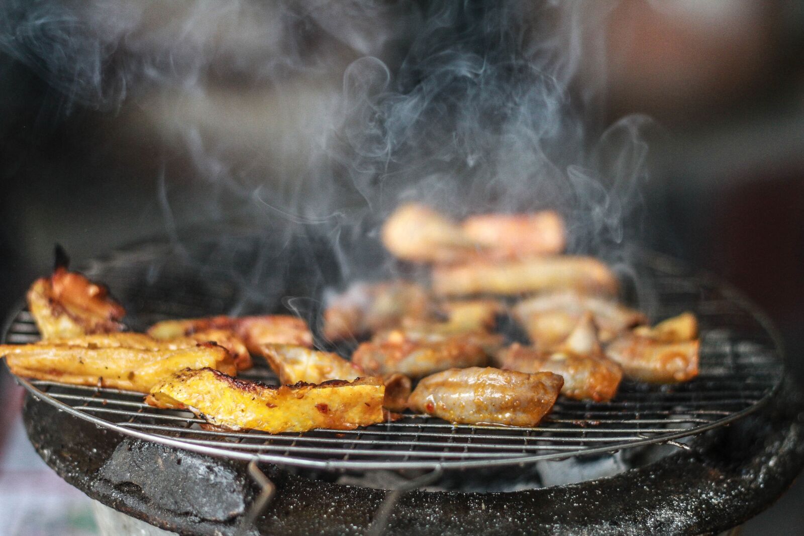 Canon EOS 7D + Canon EF 50mm F1.8 II sample photo. Food, restaurant, smoke photography