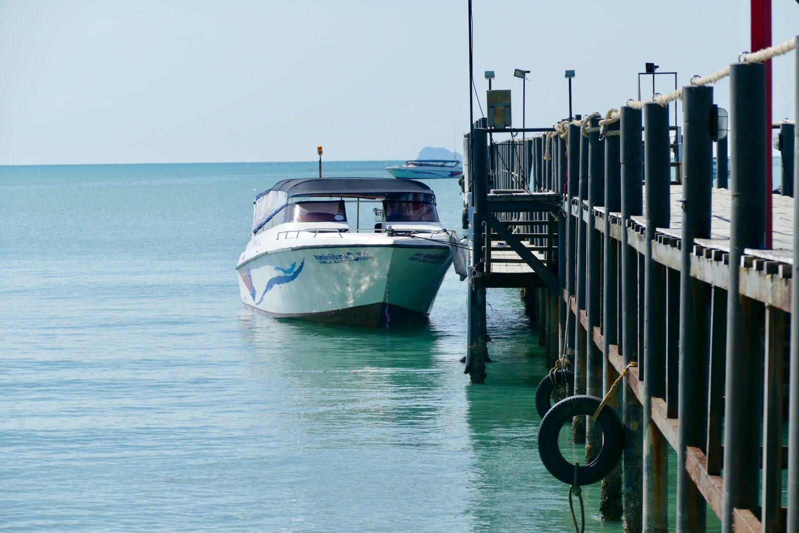 Panasonic Lumix DMC-FZ1000 sample photo. Waters, sea, boat photography
