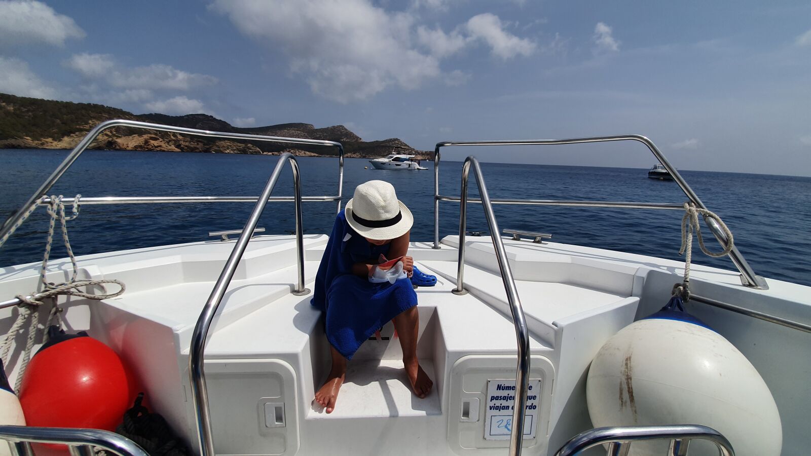 Samsung Galaxy S10+ sample photo. Boat, summer, island photography