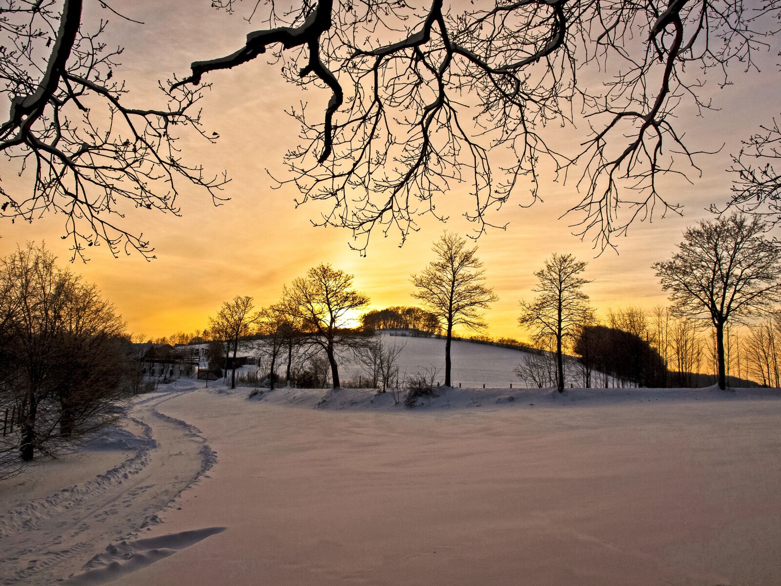 Olympus E-520 (EVOLT E-520) + OLYMPUS 14-42mm Lens sample photo. Landscape, winter, sunset photography