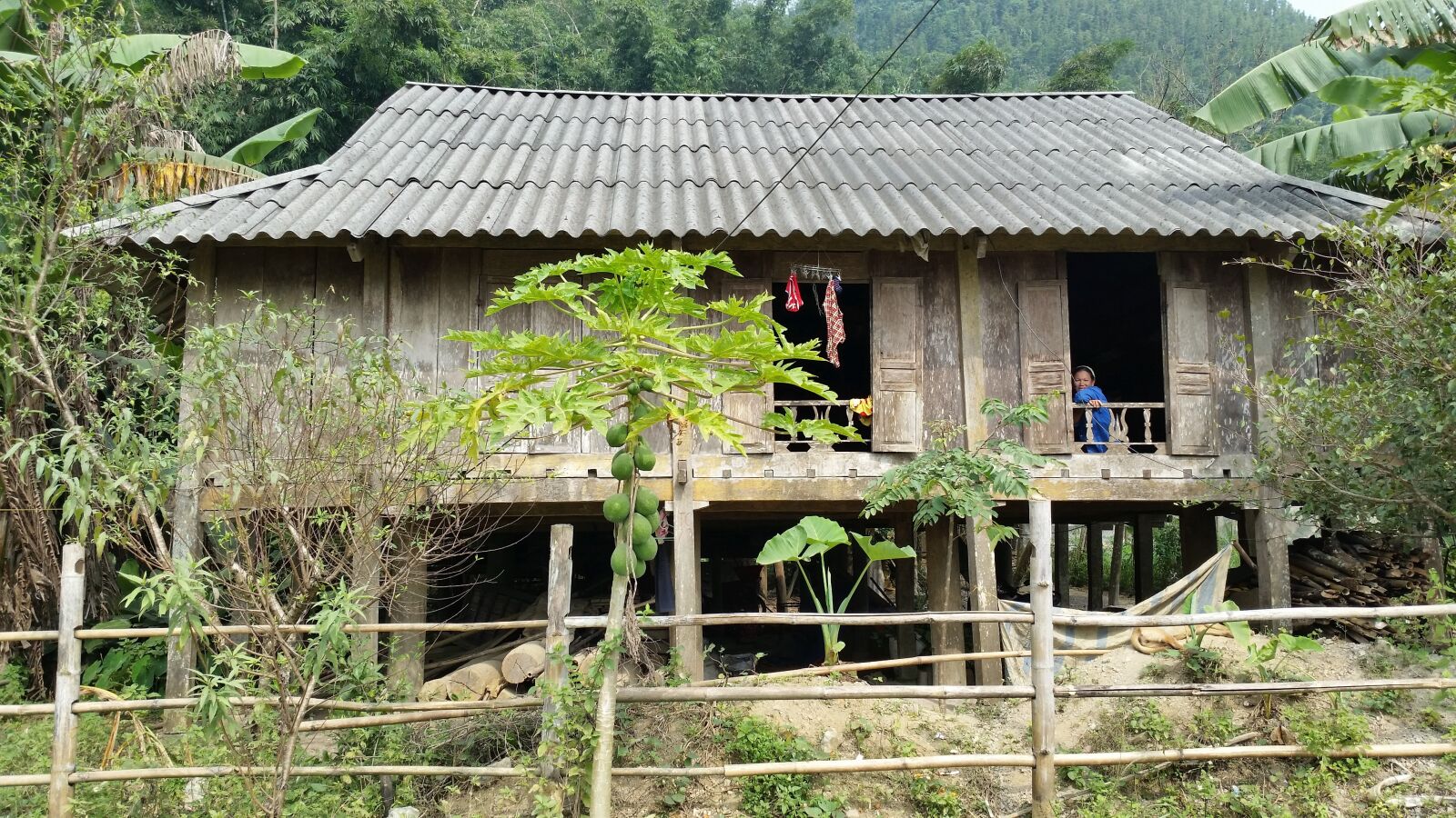 Samsung Galaxy S5 sample photo. Three khan, peace, vietnam photography