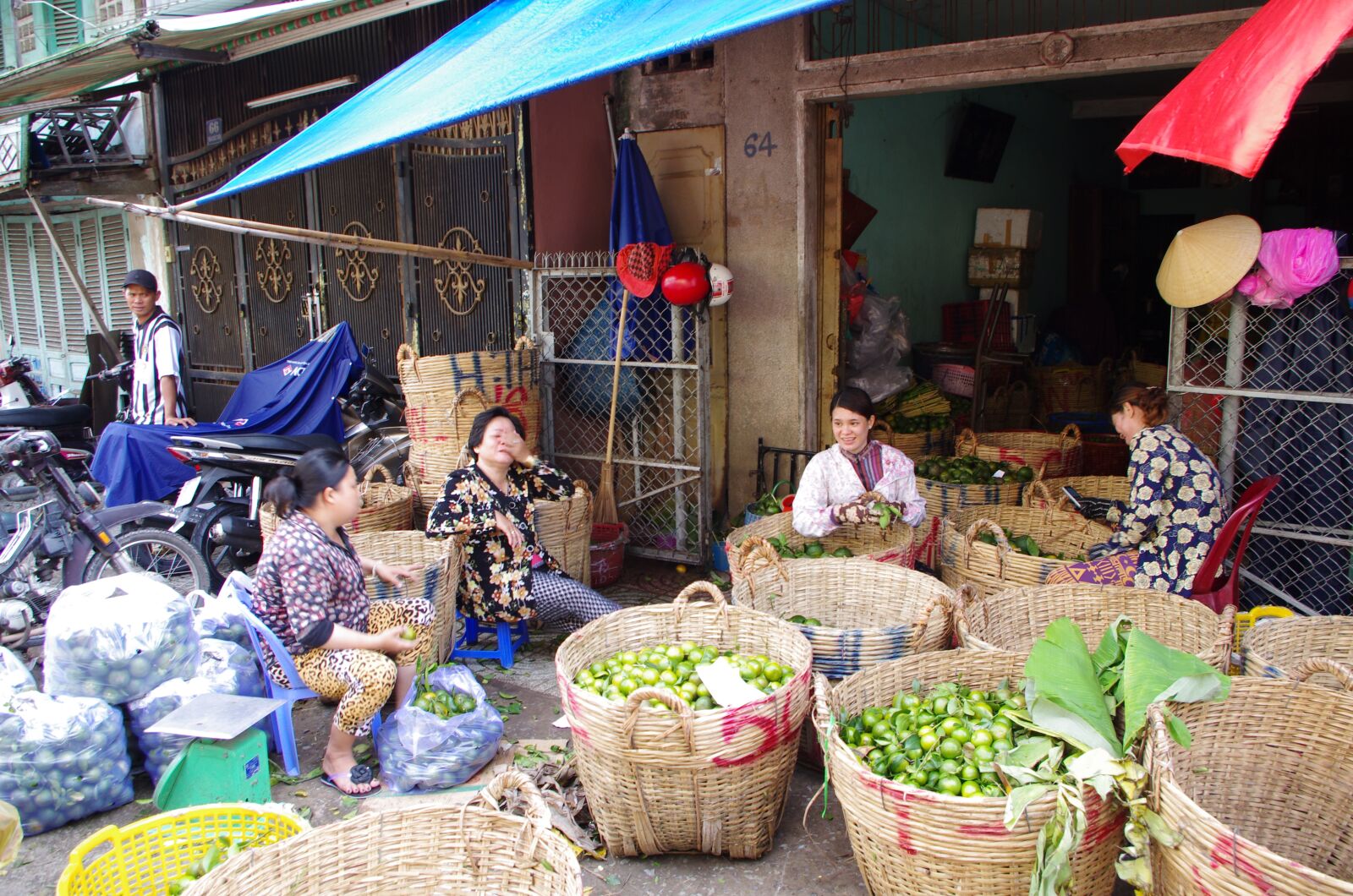 Pentax K-5 sample photo. Market, saigon, mekong photography