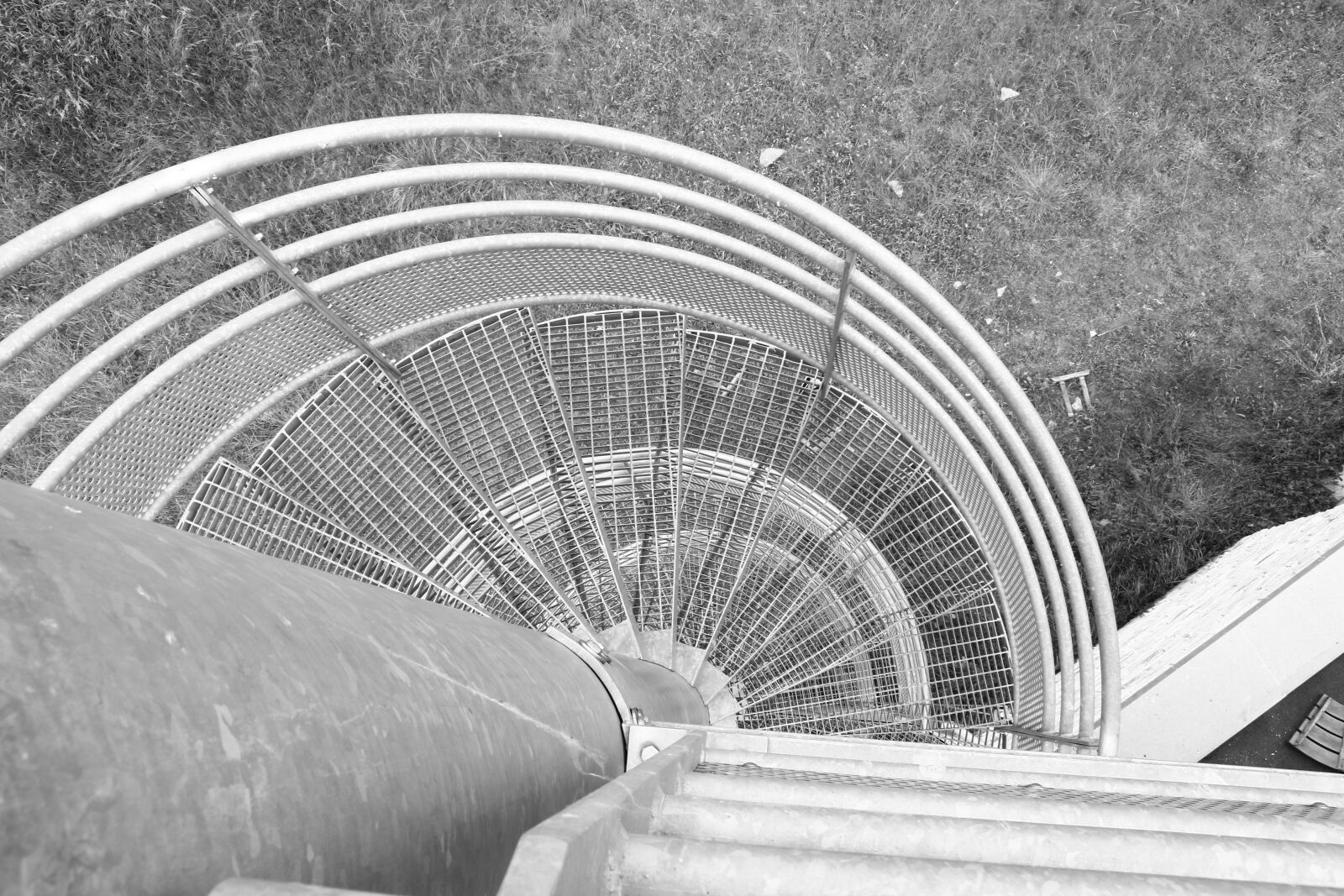 Canon EOS 100D (EOS Rebel SL1 / EOS Kiss X7) sample photo. Stairs, black and white photography
