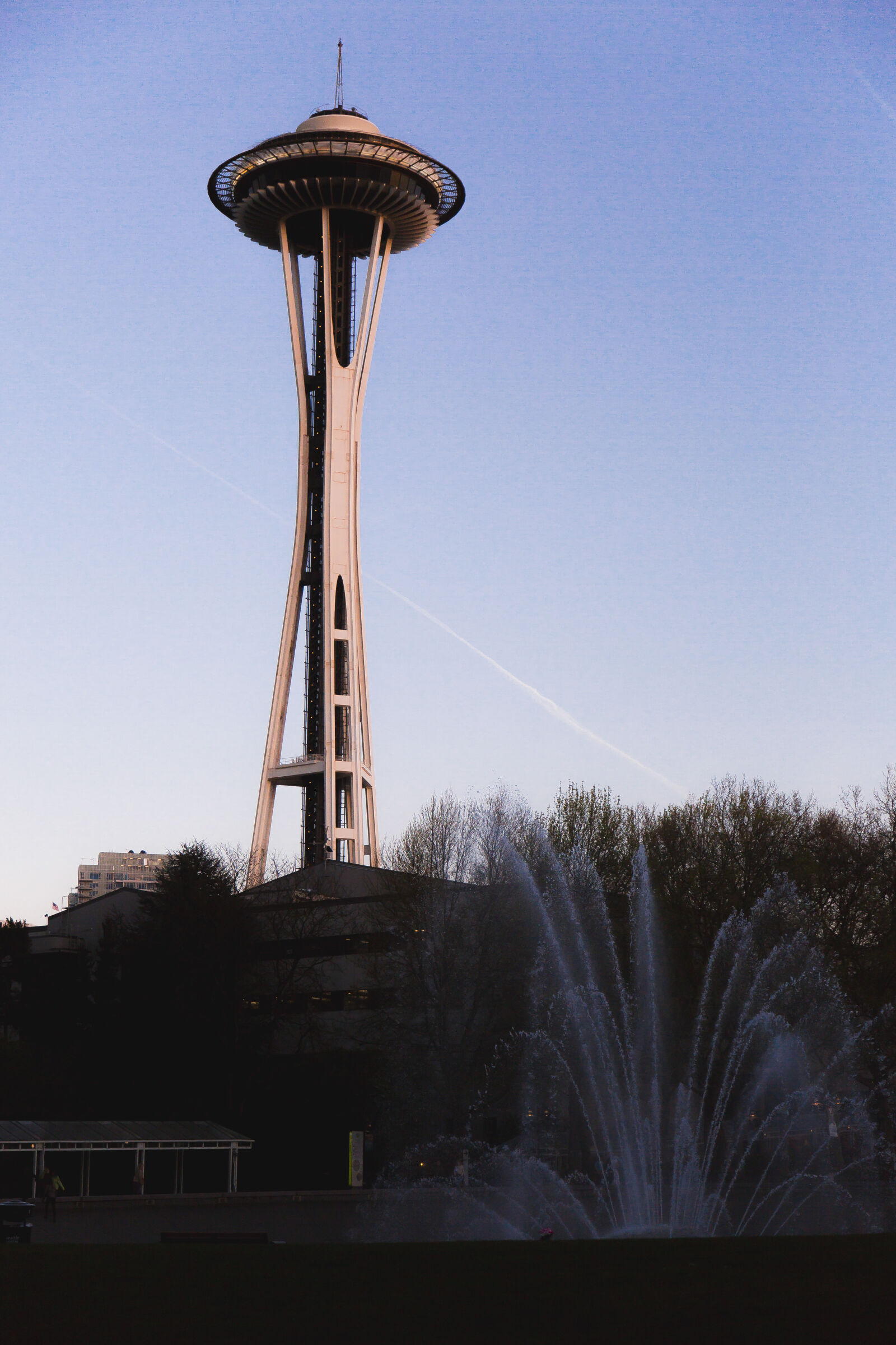 Canon EF 24-105mm F4L IS USM sample photo. Elevator, fountain, golden, hour photography