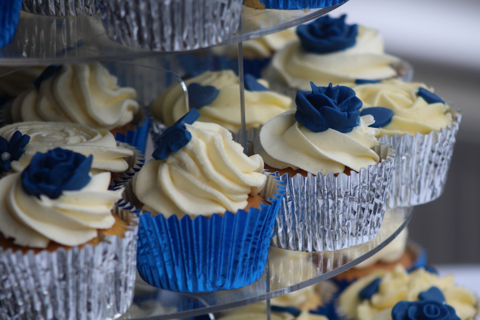 Canon EF 55-200mm F4.5-5.6 II USM sample photo. Wedding, cake, wedding cake photography