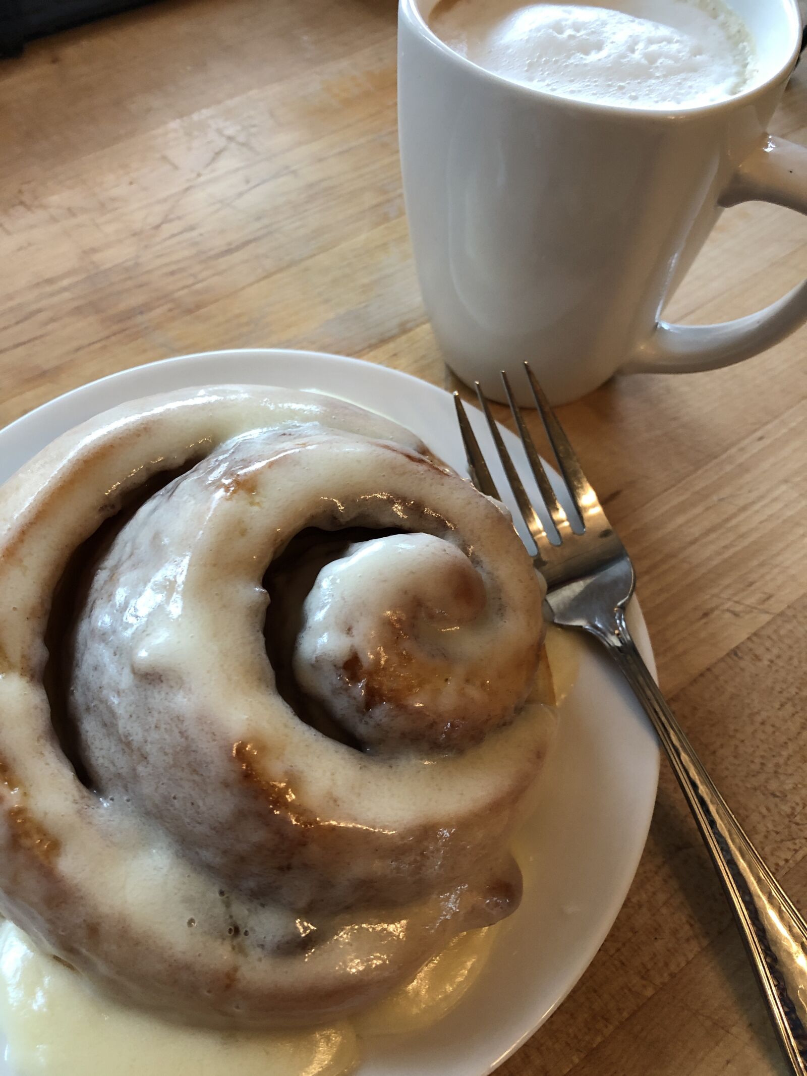 Apple iPhone X sample photo. Cafe, cinnamon roll, sweets photography