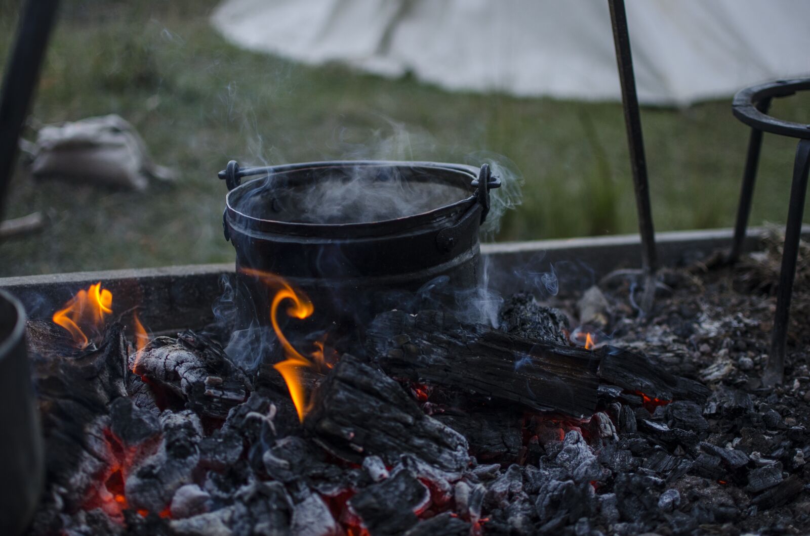 Nikon D5100 sample photo. Historical cooking, historical pot photography