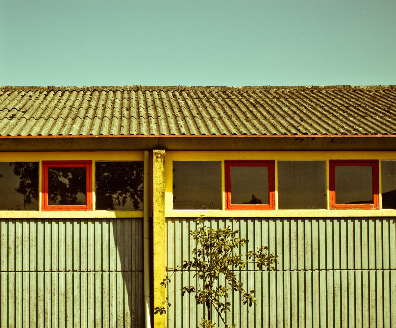 Canon EOS 550D (EOS Rebel T2i / EOS Kiss X4) sample photo. Industry, office buildings, building photography