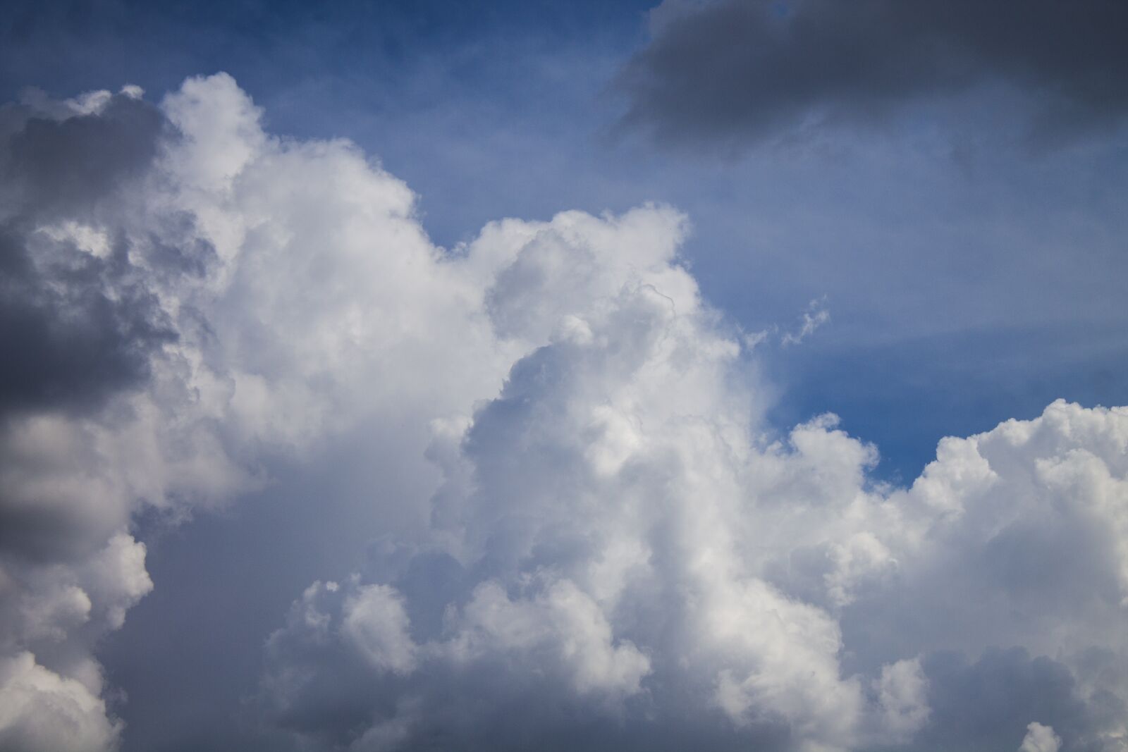 Canon EOS 1100D (EOS Rebel T3 / EOS Kiss X50) sample photo. Sky, clouds, nature photography