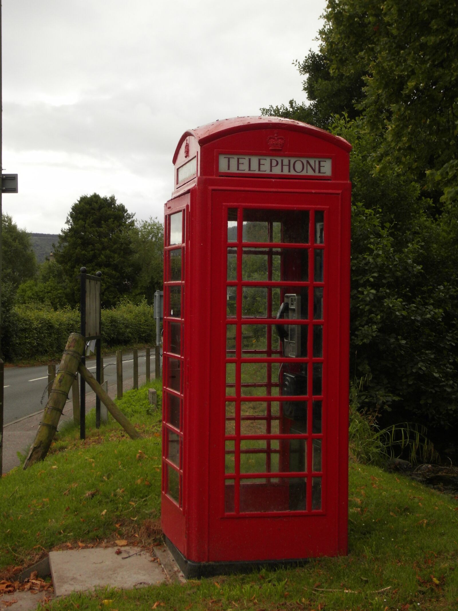 Samsung NV24HD, VLUU NV24HD, LANDIAO NV106HD sample photo. Phone booth, england, red photography