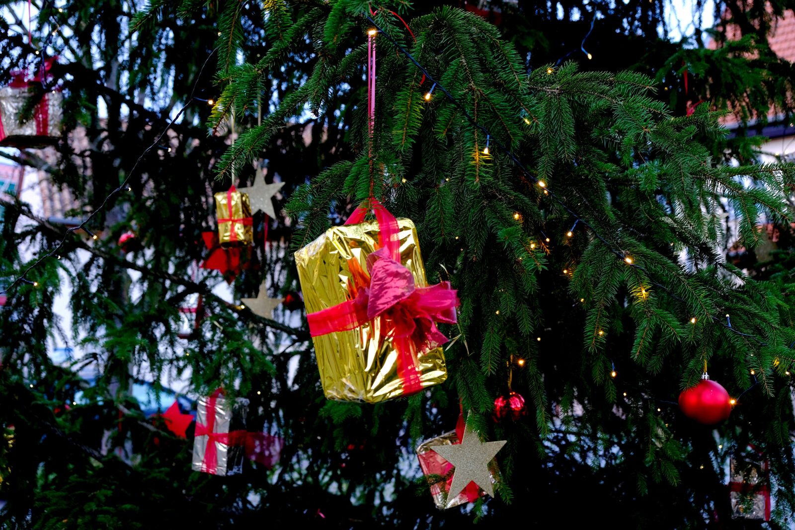 Fujifilm X-T20 sample photo. Gifts, depend, christmas photography