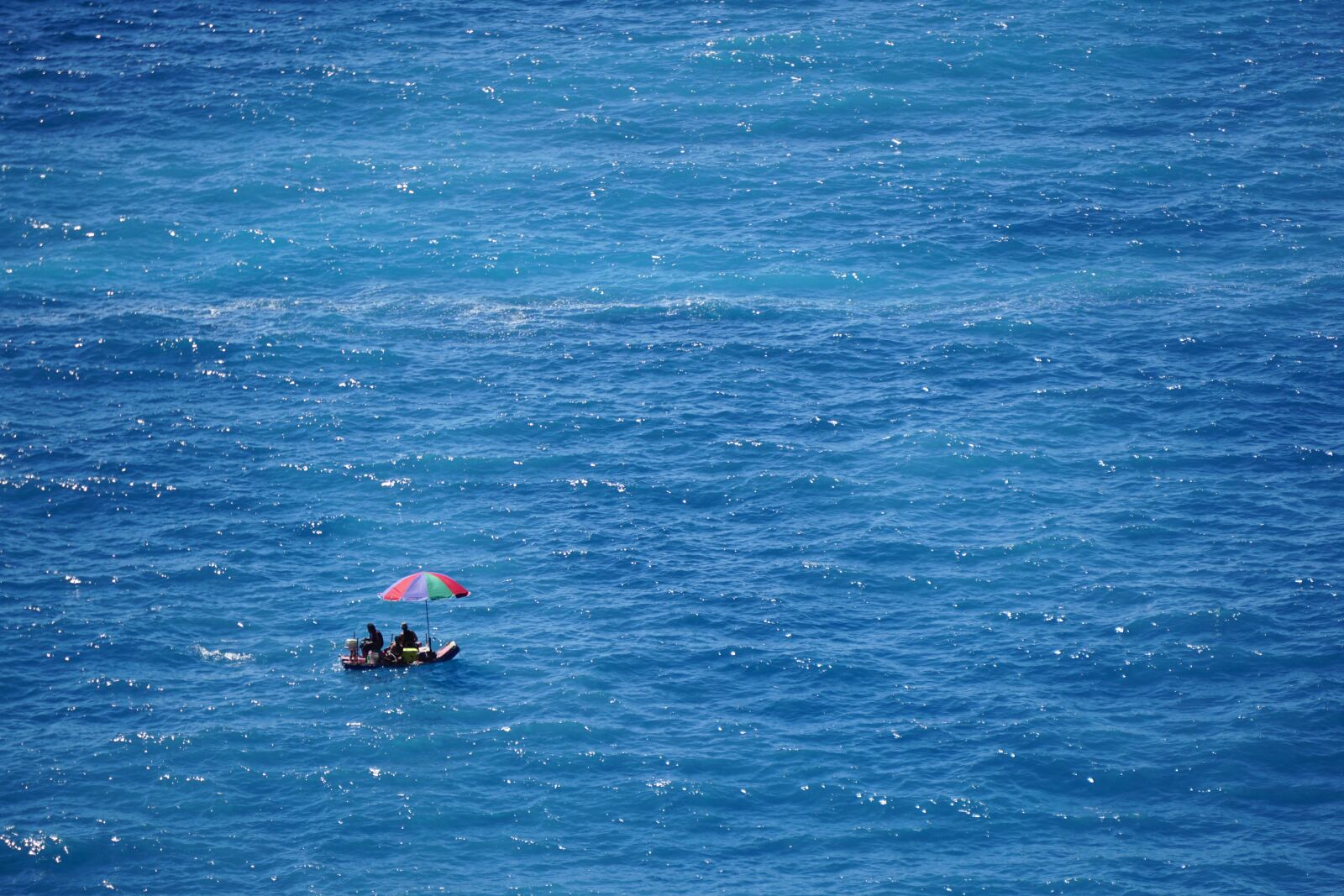 Sony E 55-210mm F4.5-6.3 OSS sample photo. Men, ocean, travel photography
