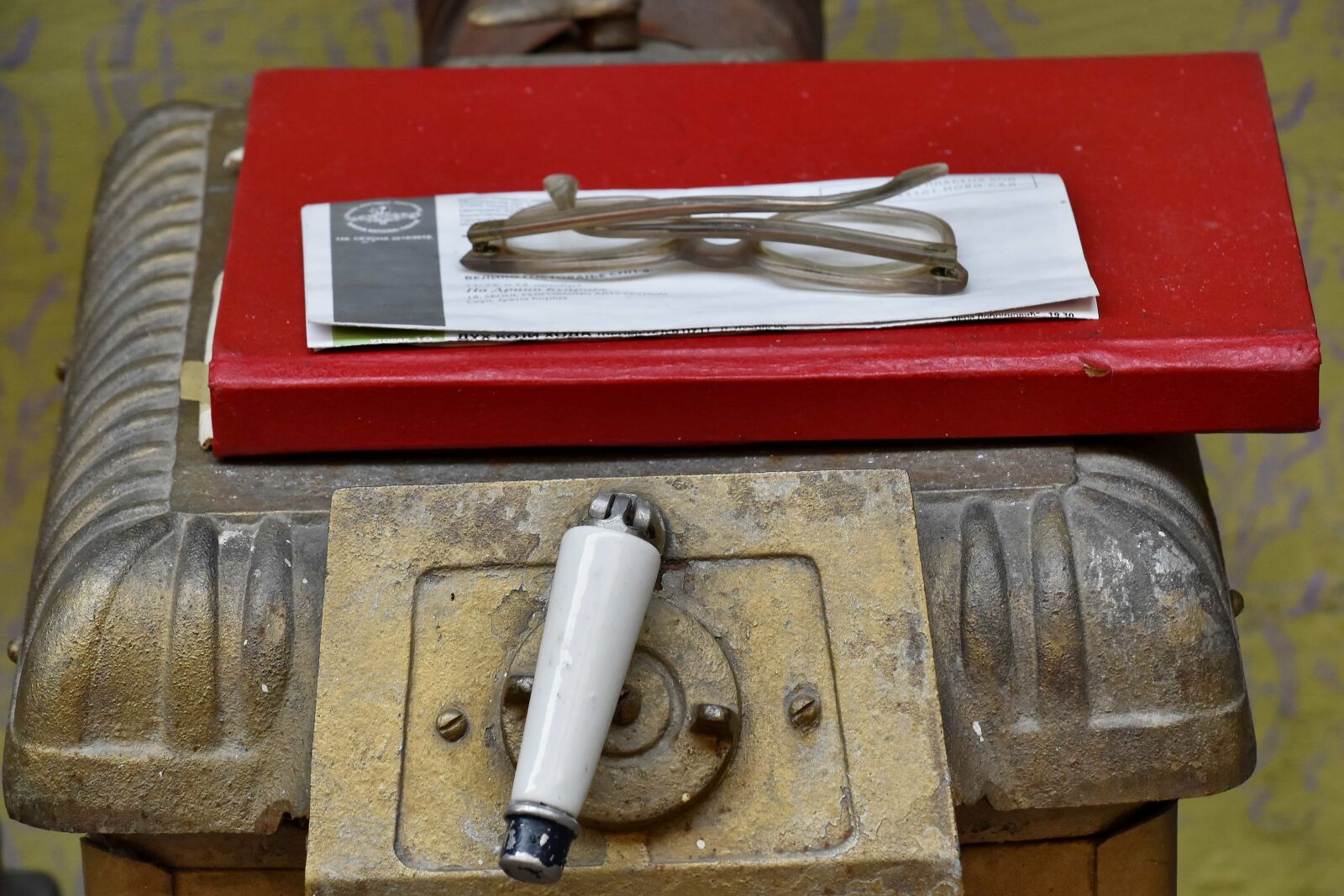 Nikon D5500 sample photo. Eyeglasses, paper, stove, old photography